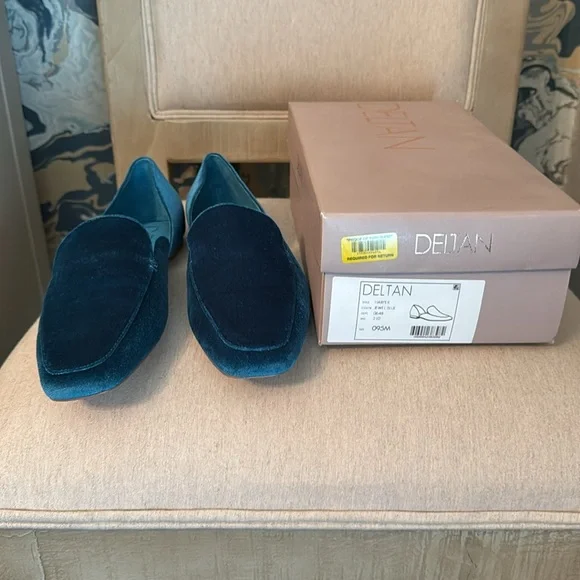 Deltan women’s Turquoise Blue Velvet Loafers 9.5 NEW NIB - Picture 4 of 4
